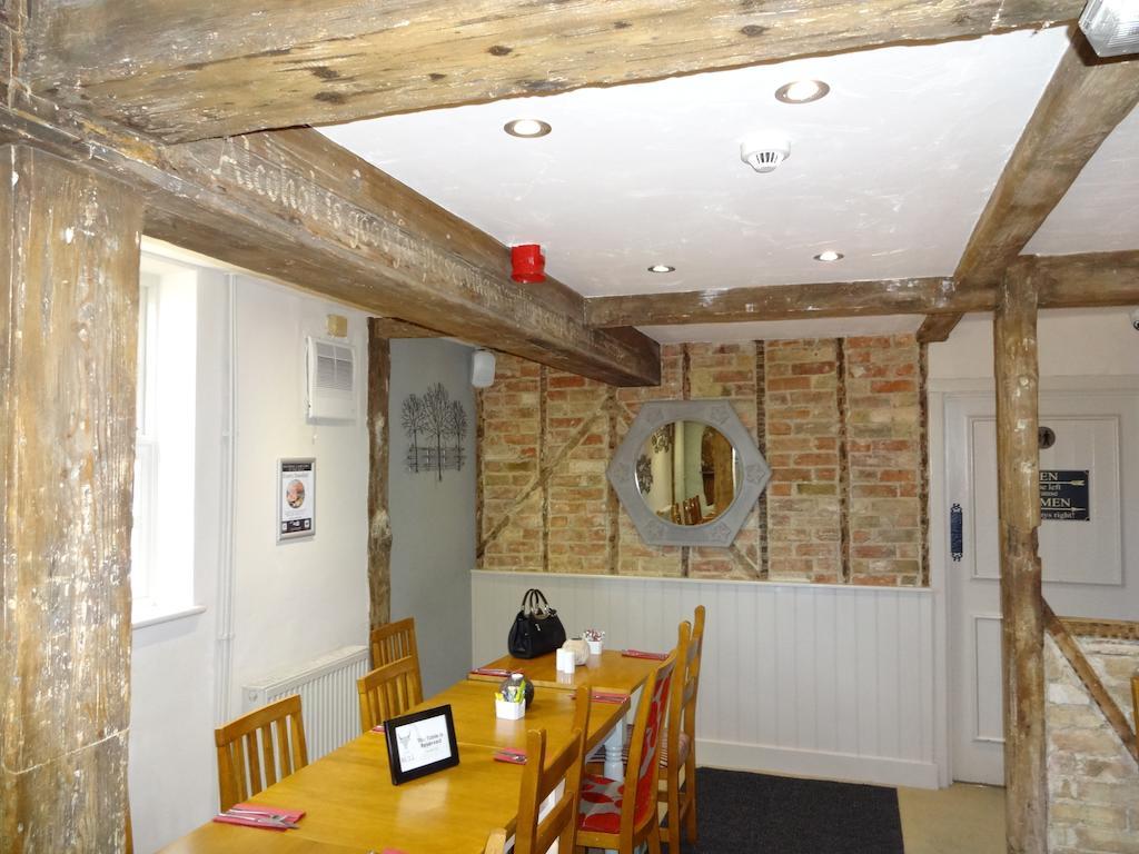 The Bull Hotel Barton in the Clay Exterior photo