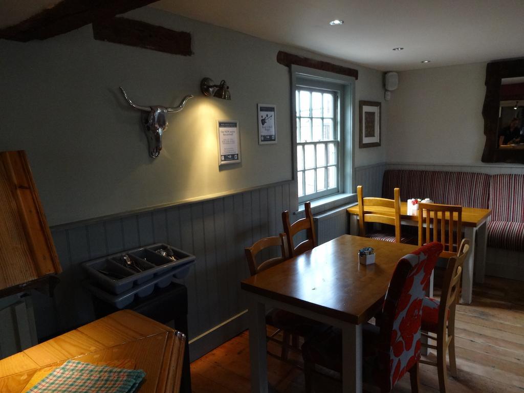 The Bull Hotel Barton in the Clay Exterior photo