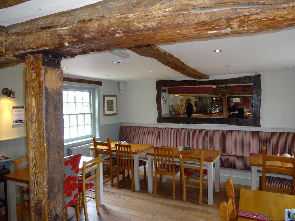 The Bull Hotel Barton in the Clay Exterior photo